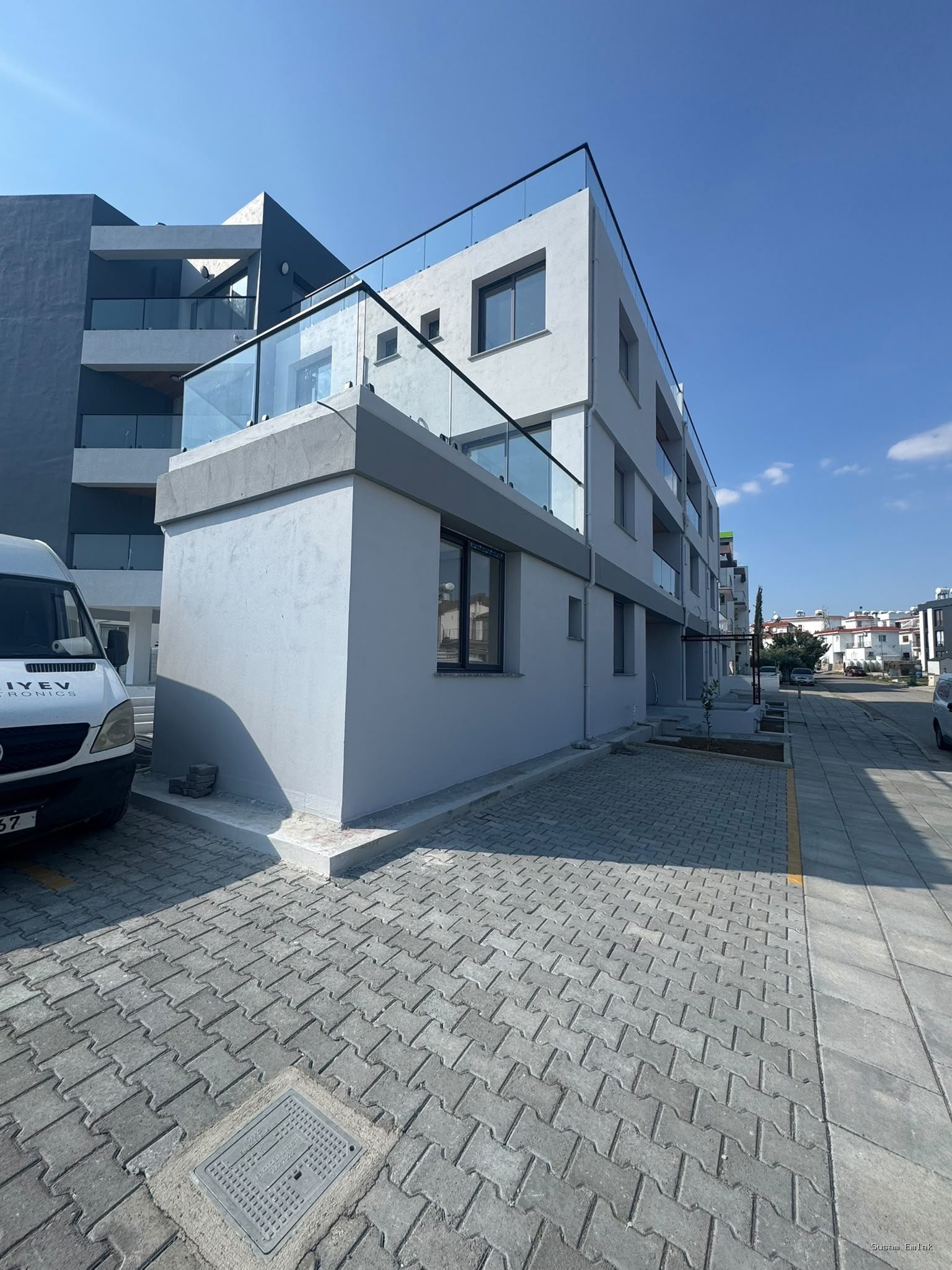 Satılık 3+1 Zemin Kat Türk Malı Daire Klinik İzinli