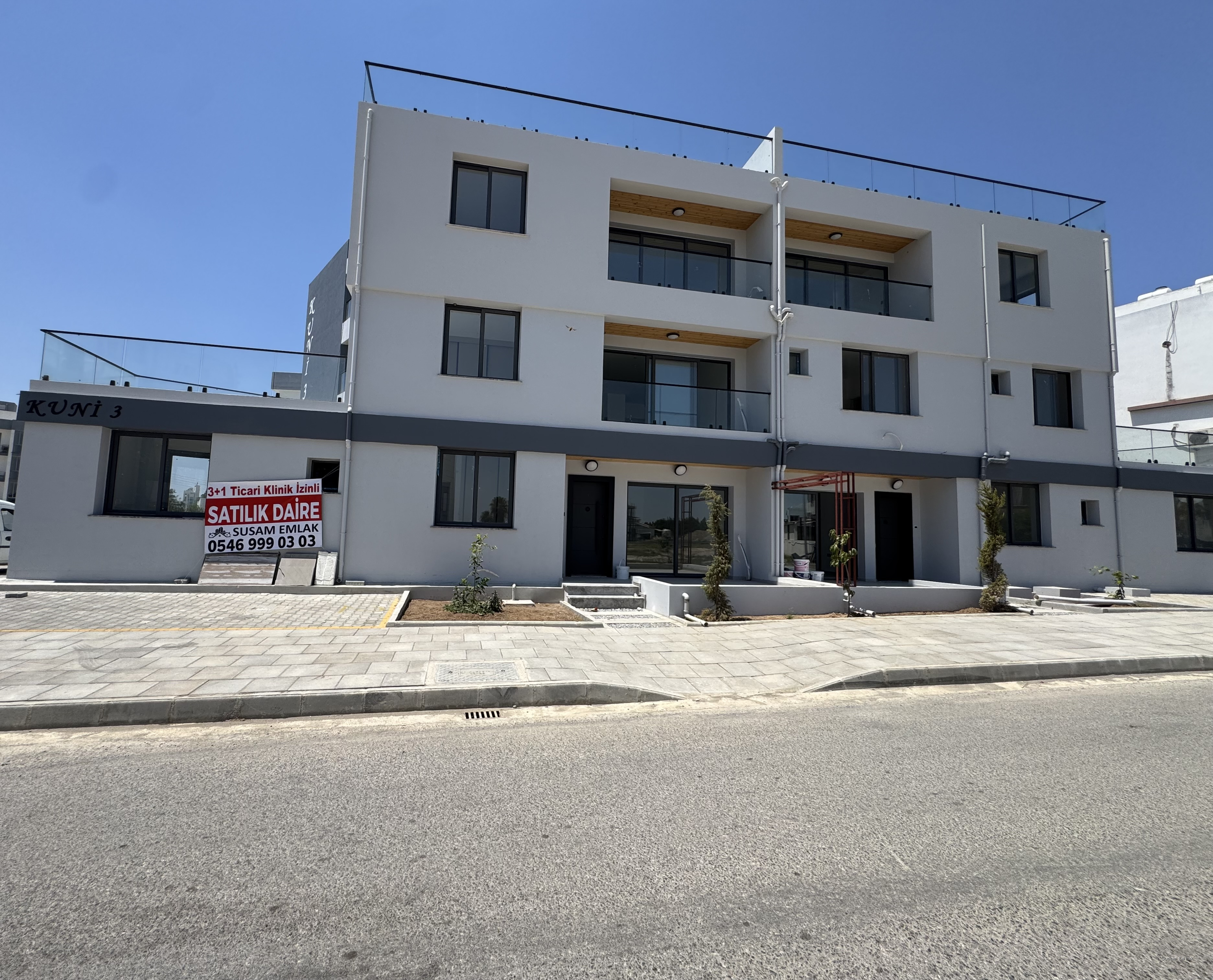Satılık 3+1 Zemin Kat Türk Malı Daire Klinik İzinli